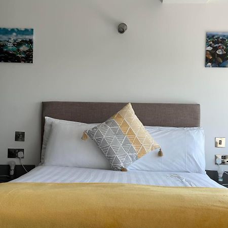 פורטסמות' Q8 Boutique Hotel מראה חיצוני תמונה